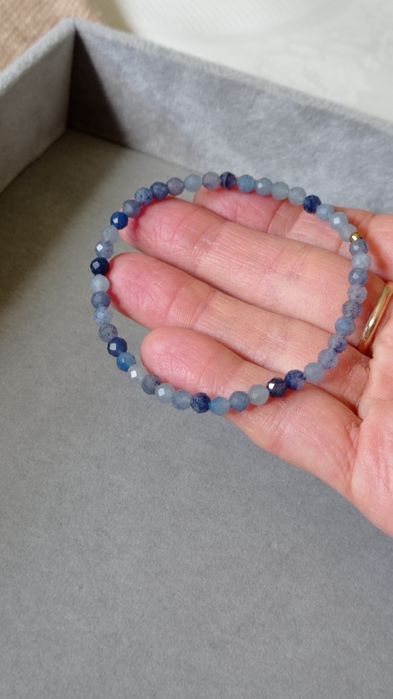 Uniwersalna bransoletka damska z kamieni, na gumce, bez zapięcia