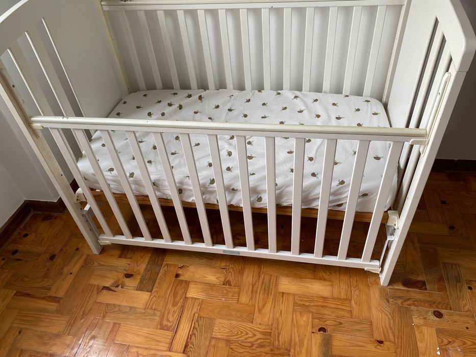 Berço com lateral ajustável ergonómico Zippy