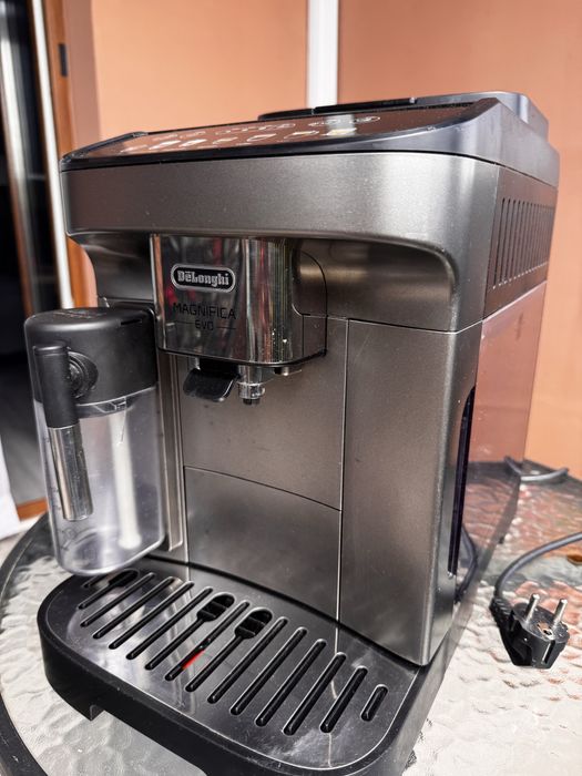 Ekspres DeLonghi Magnifica Evo