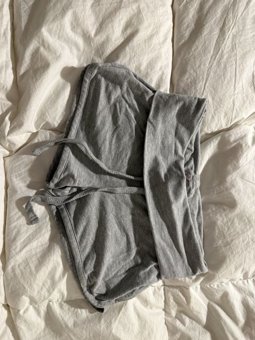 Сірі спортивні міні-шорти H&M Sport (розмір S)