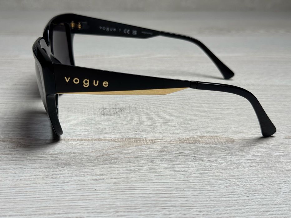 Сонцезахисні окуляри VOGUE