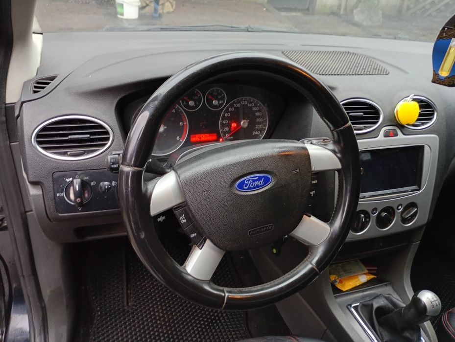 Автомобіль Форд фокус