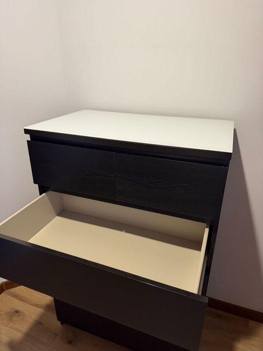 Vendo uma comoda preta do ikea + vidro