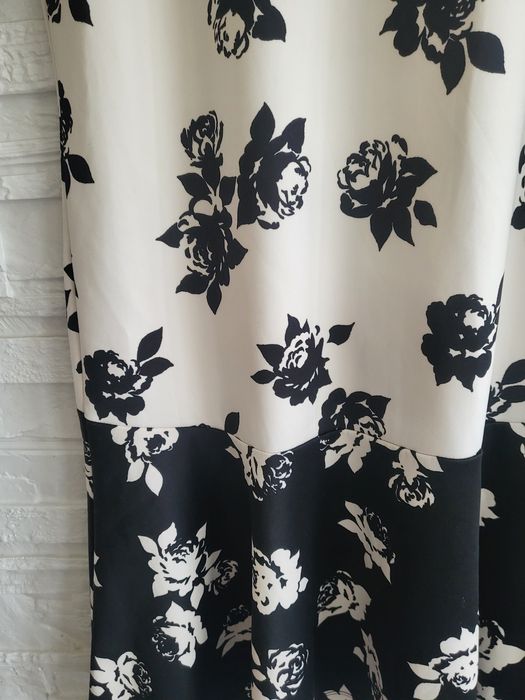 Śliczna sukienka z printem M/L firmy TU