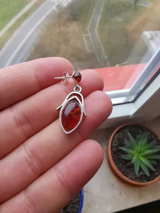 Srebrne kolczyki z bursztynem