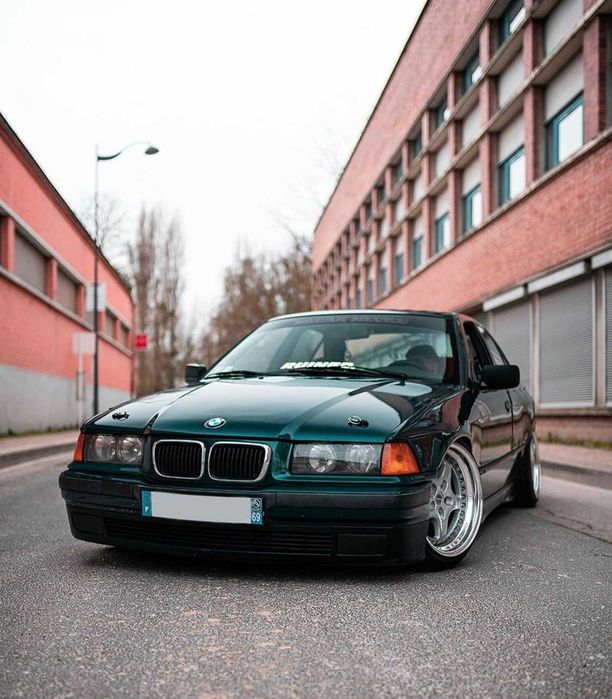 Felony BMW 3 E36 SEDAN 6 elementów Wycięcia na Klamki podkład
