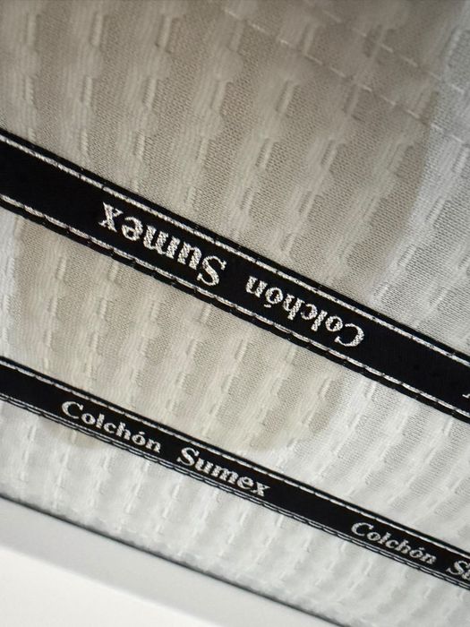 Cama com estrado e colchão de Criança