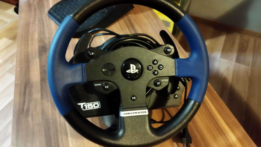 Kierownica Thrustmaster T150 Force Feedback PC / PS4 / PS5 + Pedały (Gaz i Hamulec)
