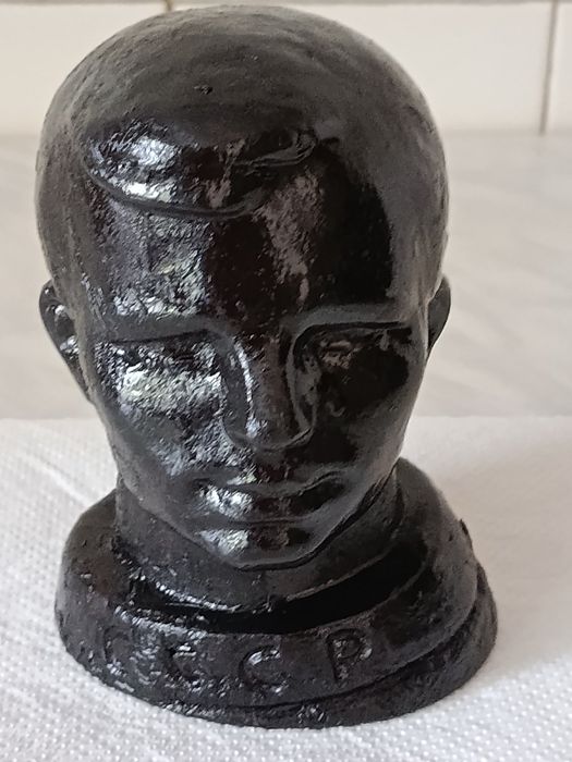 Продам бюст Юрий Гагарин СССР