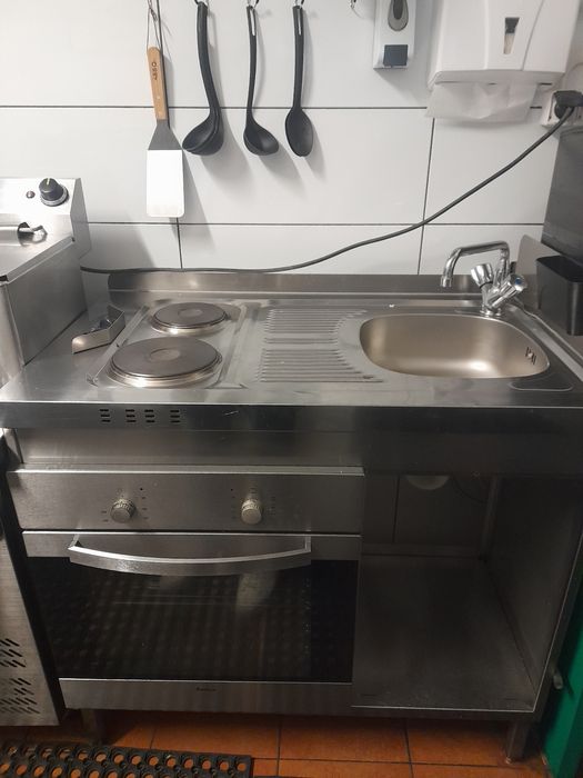 Sprzedam zlew z kuchenką i piekarnikiem elektryczny