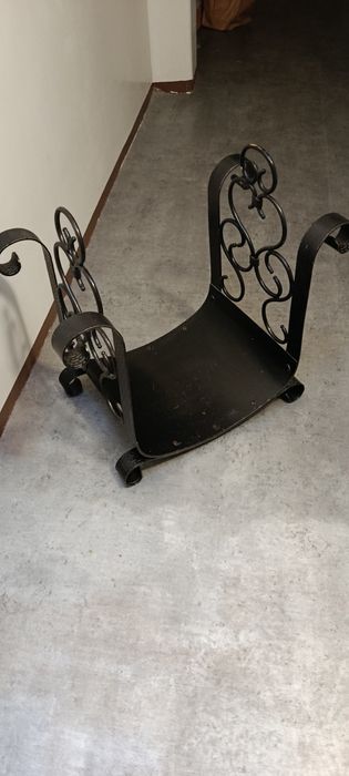 Stojak na drewno kominkowe