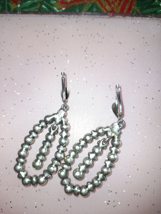 Серьги , бижутерия.