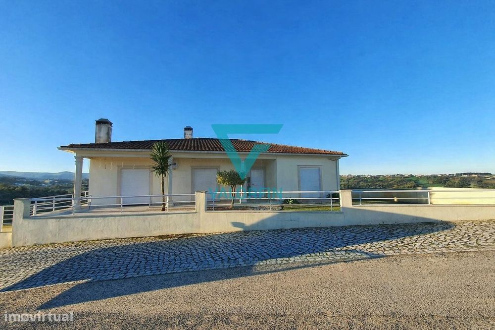 MORADIA T3 com Cave, Rés do Chão e Terreno | Batalha