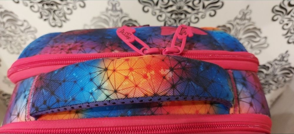 Школьный яркий рюкзак