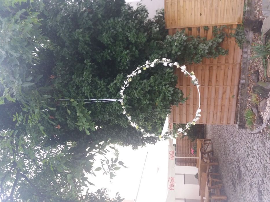 Wianek ślubny z kwiatami i lampkami led