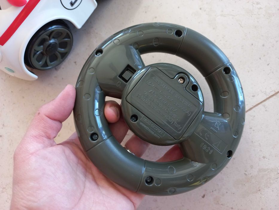 Carrinho chicco telecomandado para primeira idade