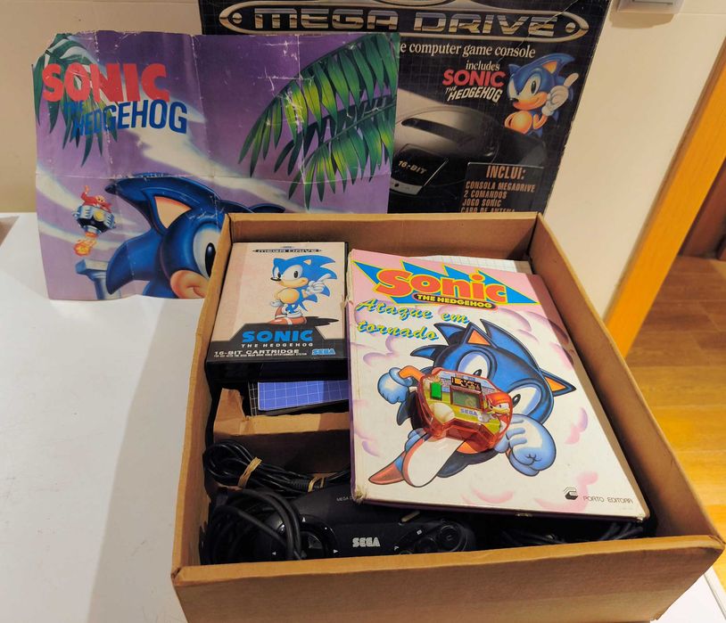 Sega Mega Drive em caixa