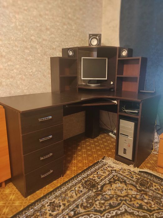 Продам компьютерный стол