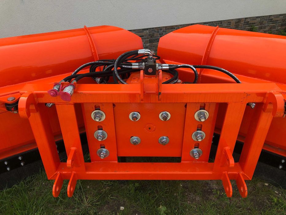 Pług do śniegu strzałka do tura euro do tuza 2.6/3.0m  hydraulicznie składany Metal-Technik nowy gwarancja Dostawa