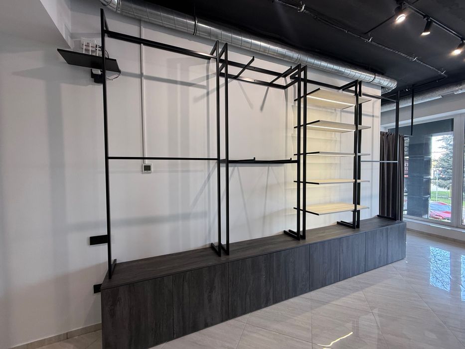 Пристінне торгівельне обладнання для магазину одягу Loft