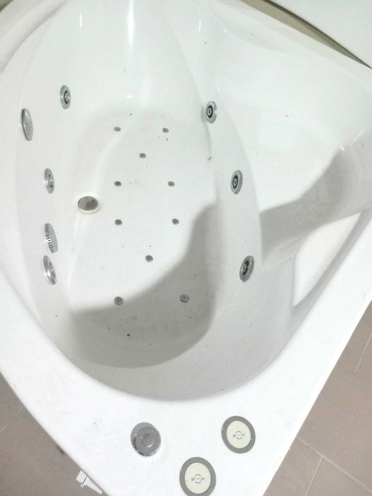 Banheira de hidromassagem de canto