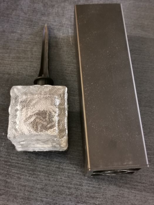Solarna lampa ogrodowa