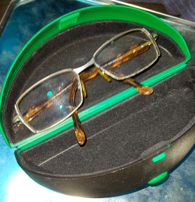 sprzedam pudełko+okulary+4 D