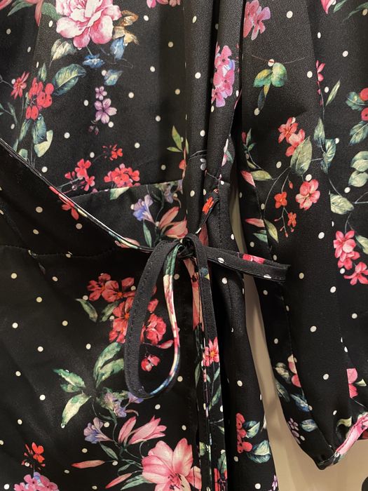 Czarna bluzka kimono lśniąca jak jedwab MOHITO