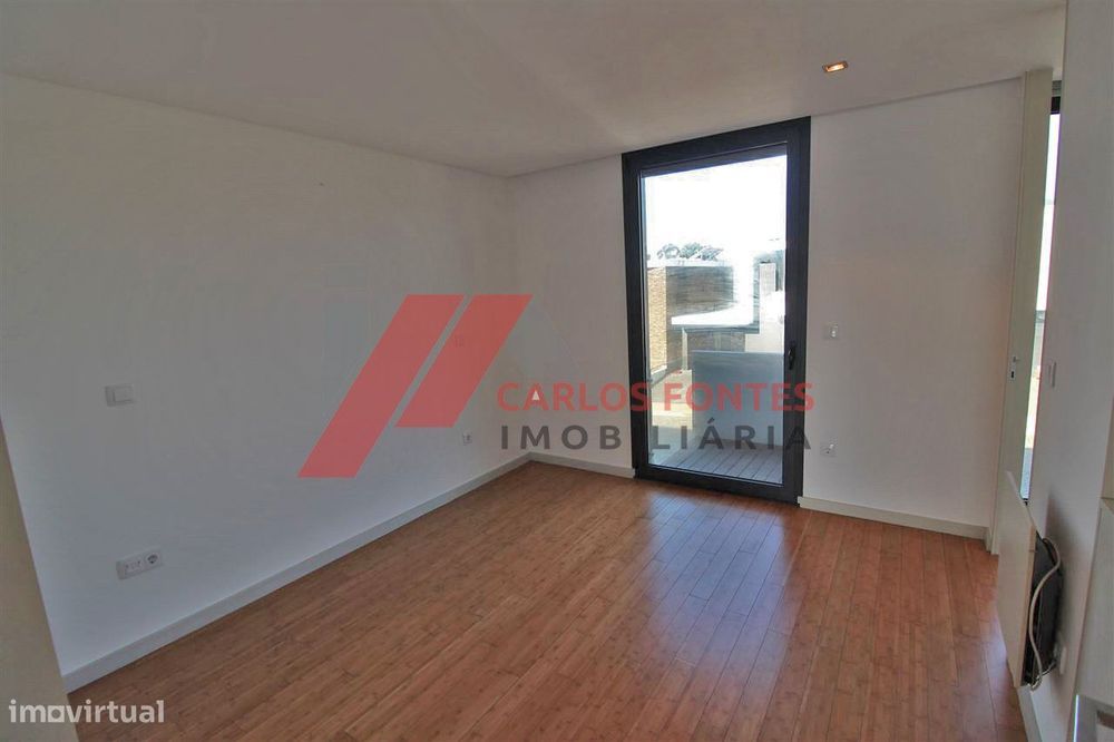 Excelente moradia com piscina para arrendamento!!