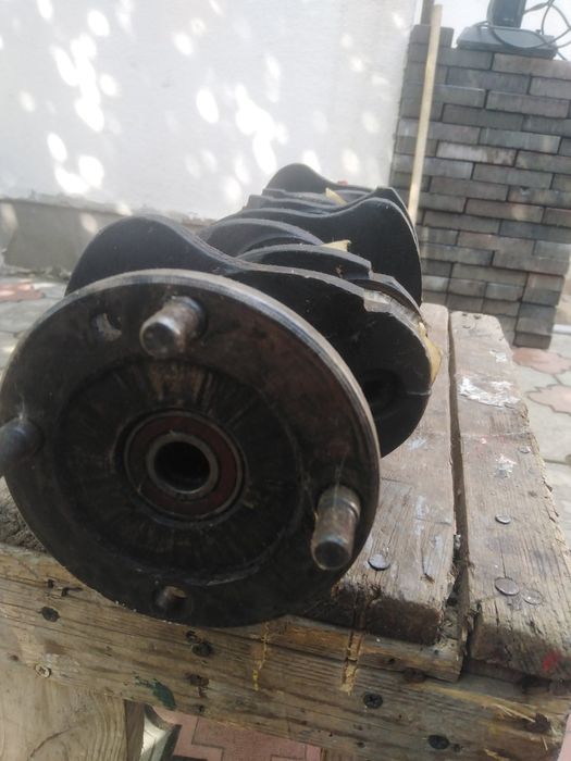 Коленвал  машинний