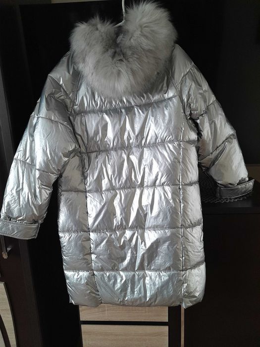 Piękna srebrna kurtka zimowa
