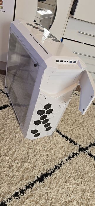 Стильный Корпус системного блока AZZA