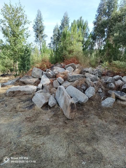 Pedra rústica para muros