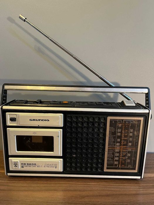 Radiomagnetofon Unitra Grundig RB3200, przestrojony UKF, sprawny.
