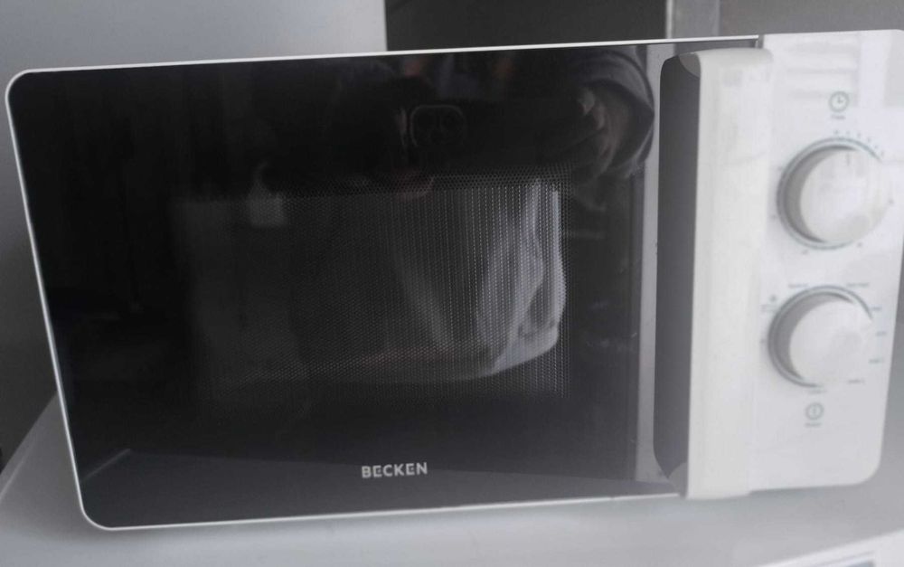 Microondas Becken 700W