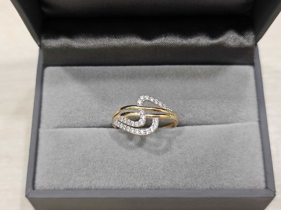 Nowy złoty pierścionek z ciekawym wzorem PR 585