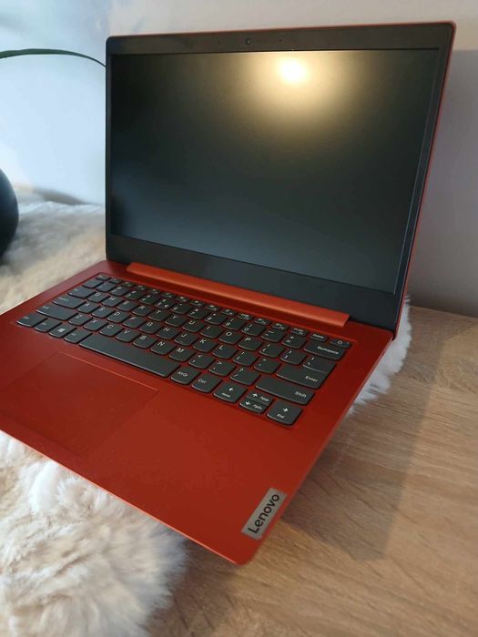 Laptop marki Lenovo