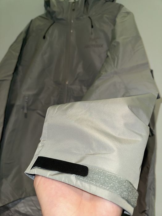 Arcteryx Beta LT silver