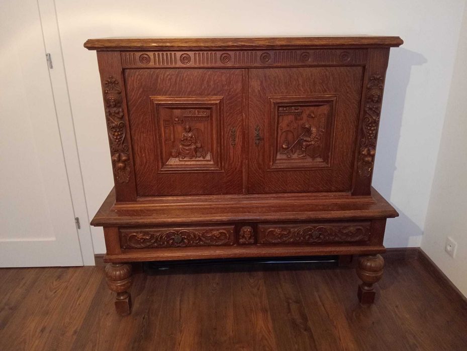 dwie komody rzeżbione