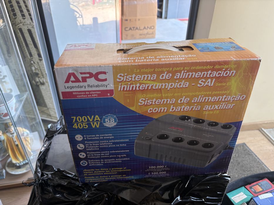 APC 700 VA / 405 W Sistema de Alimentacao