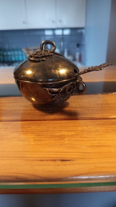 Posrebrzana Cukiernica Hefra, mlecznik Hefra motyw kiść winogron