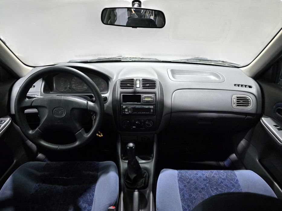 Mazda 323 F 1.3 GLX, prata, 205.000km, 1998, Muito Bom Estado