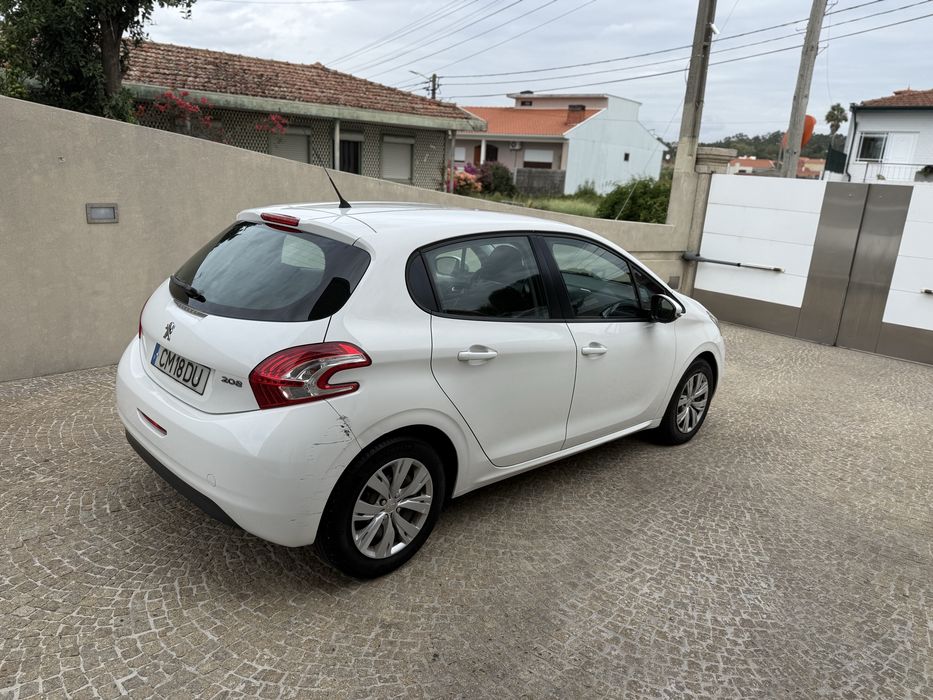 Peugeot 208 1.4 diesel 175.000km Agosto/2014