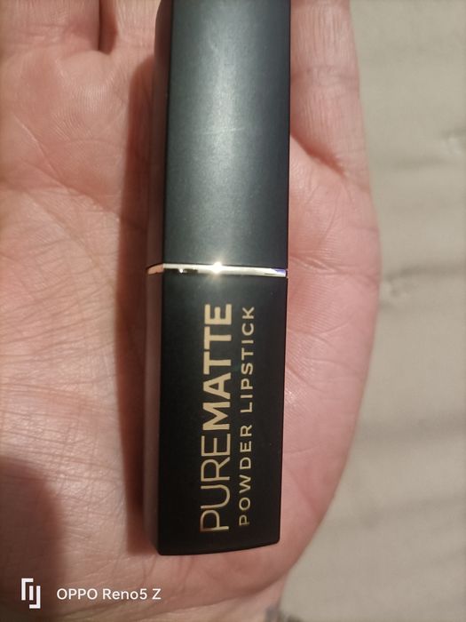 Matowa pomadka do ust Golden Rose Pure Matte Powder Lipstick.