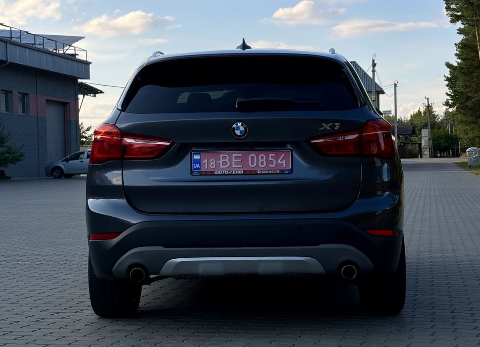 BMW X1 F48 28I.