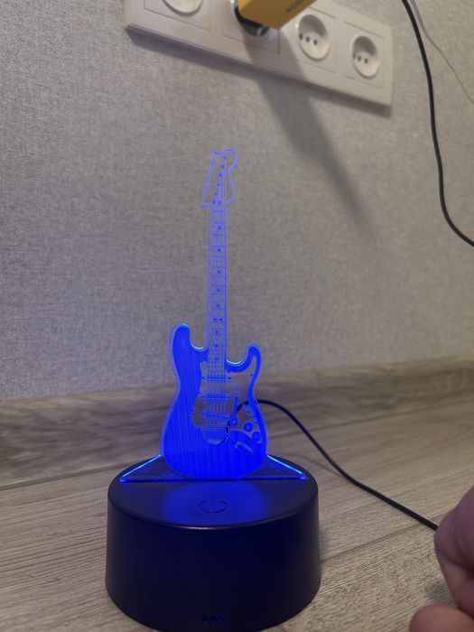 Светильник-ночник-лампа 3-Д 3D электрогитара с USB шнуром. Новый, идеальное состояние.