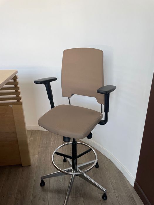 krzesło do lady recepcyjnej hoker