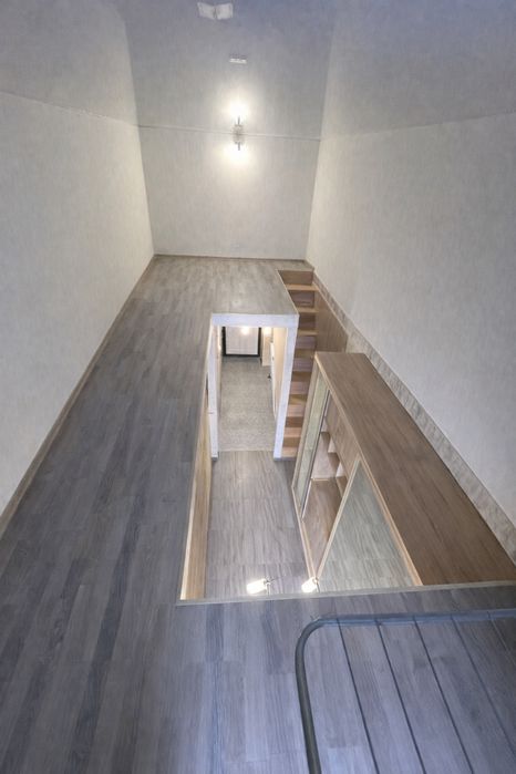 Продам дворівневу квартиру-гостинку