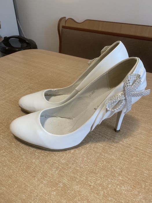 Весільні туфлі 38 розміру