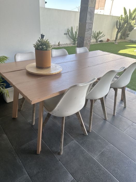 Mesa com cadeiras